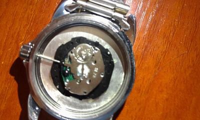 明珠机芯石英表SL28机芯表把拆卸步骤详解